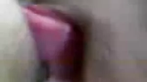 Lelaki Berbulu Gemuk Mendapat pantat bertudung Ini Si rambut coklat Untuk Pergi Turun Pada Dia Dan Menghisap Zakar